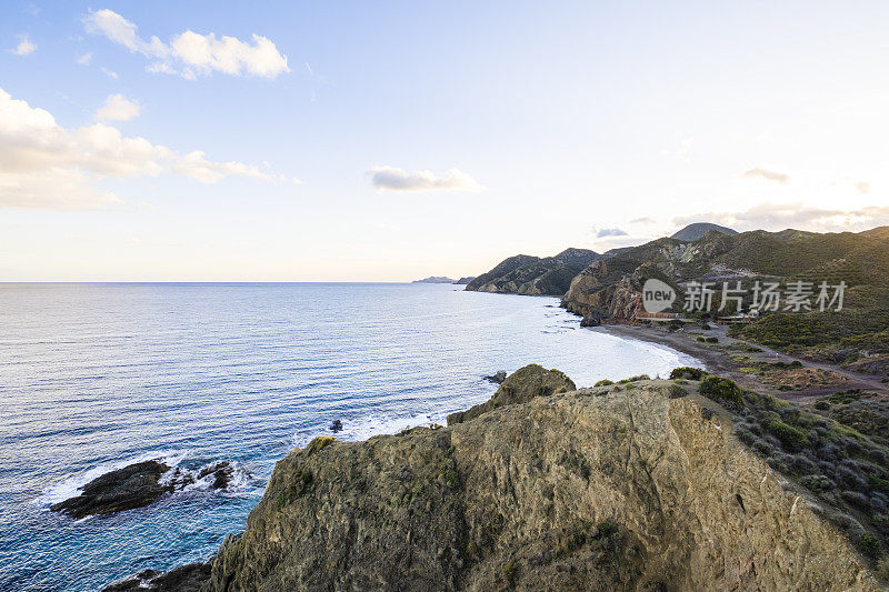 Playa del Sombrerico，西班牙安达卢西亚的一个偏远海滩